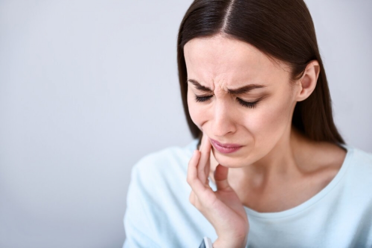 7 mitos sobre la salud dental. Si desea mantener un diente malo, visite a un médico al menos un par de veces al año. Diente Sano Clínica dental en Barcelona. 