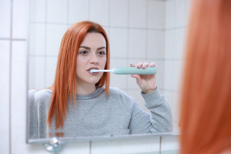 7 мифов о здоровье зубов. Для здоровых и красивых зубов настоятельно рекомендуется чистить зубы не менее 3 минут утром и вечером. Стоматологическая клиника в Барселоне